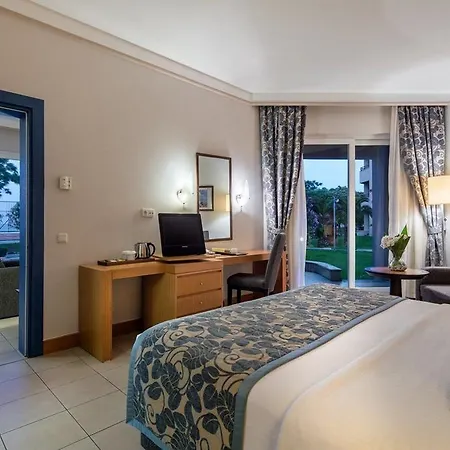 拉布拉达阿兰图酒店 5* 阿拉尼亚